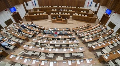Poslanci opäť odsunuli voľbu kandidátov na ústavných sudcov