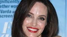 Outfitom sa príliš nezaoberala. Angelina Jolie aj napriek tomu vyzerala úžasne