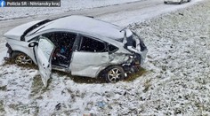 Tragickú zrážku pri obci Semerovo neprežila 39-ročná vodička. Policajti vyzývajú na opatrnosť