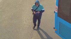 Dôchodkyňu sotil na zem a olúpil. Využil chvíľu, keď z peňaženky vyberala drobné pre ženu v núdzi