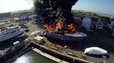 Zábery, ktoré bolia: Jachta za 17 miliónov eur v plameňoch