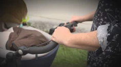 Matka vložila dieťa do kočíka a spozornela. O chvíľu zasahovali záchranári