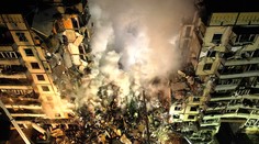 Smrtiaci ruský raketový útok na bytový dom v Dnipre, našli už 20 mŕtvych