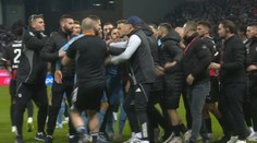VIDEO: Derby plné emócií. V dueli Trnavy so Slovanom nechýbala červená karta, VAR aj roztržka na záver