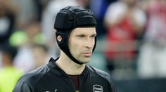 Petr Čech sa vracia do brány. Nie však futbalovej