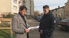 Má v Bratislave viacero nehnuteľností, no odstaviť auto nemôže pri každej. Na vine je parkovacia politika