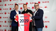 Súťažný debut v drese Slavie Praha tak skoro nepríde. Slovenský mladík utrpel vážne zranenie