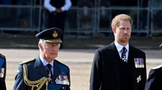Šanca na zmierenie? Kráľ Karol vraj uvažuje o napravení vzťahu s Harrym