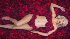 Paris Hilton to opäť skúša so spevom. Viac ale zaujme jej nahé telo