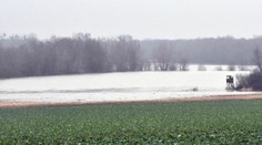 V okrese Michalovce hrozí povodeň. V pondelok zasiahne územie Slovenska víchrica