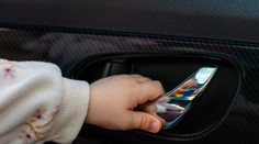 Matka si šla dať zväčšiť pery, jej dieťa zatiaľ zomieralo v rozpálenom aute