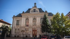 Vylomili vstupné dvere a evakuovali susedov. Muža podozrivého z účasti na terorizme vzali do väzby