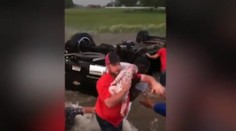 Zábery, pri ktorých tuhne krv v žilách. Z auta vytiahli bezvládne telíčko bábätka