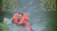 VIDEO: Neváhal ani sekundu. Kapitán sa vrhol do ľadovej vody, aby zachránil námorníka