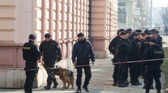 Poplach v Česku: Anonym žiada výkupné a vyhráža sa streľbou na univerzitách, polícia zasahuje po celej krajine