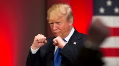 Trump sa poslednej republikánskej debaty nezúčastnil, mal vlastnú akciu