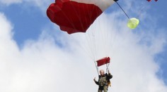 ČR: Holanďanovi sa pri zoskoku neotvoril padák, zahynul