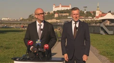 Prekvapivý obrat v primátorských voľbách v Bratislave. Jeden kandidát končí v prospech Ráža