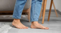 Doma chodíte naboso? Lekári upozorňujú na riziká, o ktorých mnohí netušia