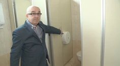 Školám chýbajú základné hygienické potreby, na toaletný papier sa skladajú rodičia