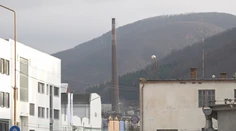 Po roku odstrelili v Dubnici nad Váhom ďalší komín. Stál v areáli závodu na výrobu munície
