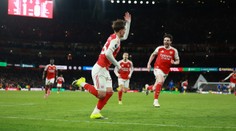 Arsenal zvýšil náskok vďaka najmladšiemu strelcovi v histórii Premier League. Dúbravka s čistým štítom