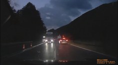 Polícia hľadá bezohľadných vodičov kamiónov. V rýchlosti sa rútili v protismere pod Strečnom