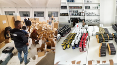 Nelegálny biznis v miliónoch eur. Polícia rozbila medzinárodný gang, anabolické látky predávali na internete