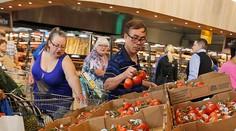 Slováci v prieskume povedali, čo ich najviac štve v obchodoch