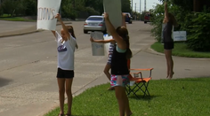 Gesto, aké sa len tak nevidí. Takto pomáhajú pozostalým obetiam v Dallase