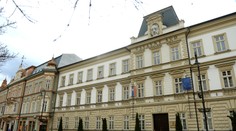 Pokračuje vypočúvanie uchádzačov o post ústavného sudcu, jedna kandidátka odstúpila