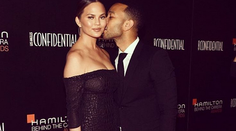 Fotograf urazil manželku Johna Legenda. Nič hnusnejšie asi nepočula