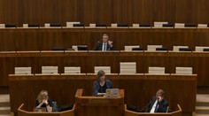 VIDEO: Andrej Danko vykázal poslankyňu PS z rokovacej sály, nepáčili sa mu nálepky na jej počítači