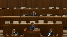 VIDEO: Andrej Danko vykázal poslankyňu PS z rokovacej sály, nepáčili sa mu nálepky na jej počítači