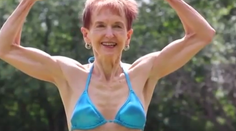 Za svoje telo sa nehanbí. Takto vyzerá 73-ročná fitnesska