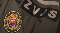 ​Drogy kupoval pred budovou súdu. Príslušník ZVJS ich schovával v práci