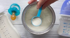 ÚVZ upozorňuje na nevyhovujúcu počiatočnú dojčenskú mliečnu výživu. Môže spôsobiť závažné ochorenie