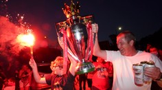 Liverpool ukončil tridsaťročné čakanie na anglický titul. V meste sa spustili bujaré oslavy