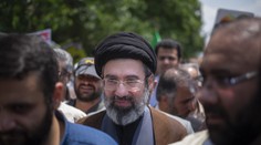 Nový iránsky vodca nie je len synom mocného otca. Roky sa podieľal na tvorbe moci a kormidlo neotočí, tvrdí odborník