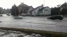 Myjava je po silnom daždi. Autá sa brodili vo vode