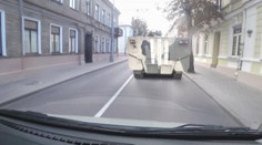 Moskva testuje nervy NATO. Pri hraniciach Poľska sa objavilo tajomné bojové vozidlo ruskej armády