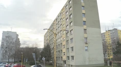 Zateplili si panelák, teraz im hrozia státisícové pokuty. Ľudia z košickej bytovky sú 13 rokov rukojemníkmi