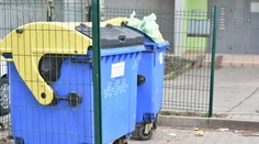Ľudia, ktorí sa prehrabávali v kontajneroch, našli v Humennom hotový poklad. Šperkovnicu plnú zlata
