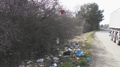 Fľaša s močom, vrecko s výkalmi či starý nábytok. Odpočívadlá a odstavné plochy pri ceste často pripomínajú smetiská