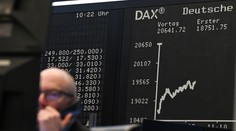 Po európskych trhoch sú dole aj americké. Analytici zvyšujú pravdepodobnosť recesie v USA