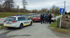 FOTO: Tragické ráno na východe Slovenska. Na krajnici cesty našli mŕtvu ženu s poraneniami hlavy a rúk