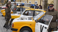 Autá a uniformy, aké len tak nevidieť. Nadšenci oživili spomienky na 17. november