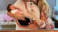 Ďalšie bábätko je na svete! Spevák (43) sa pochválil malým pokladom