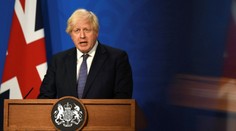 Britský premiér Johnson zostane po pozitívnom teste ministra v izolácii