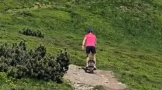 VIDEO: „Tomu už naozaj preskočilo.“ Muž sa v Tatrách pohyboval na neobvyklom dopravnom prostriedku